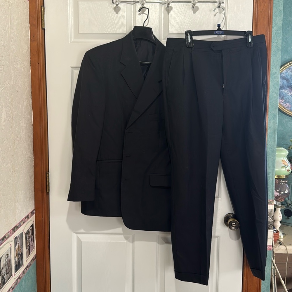 S & K Famous Brands Men’s 42 regular suit